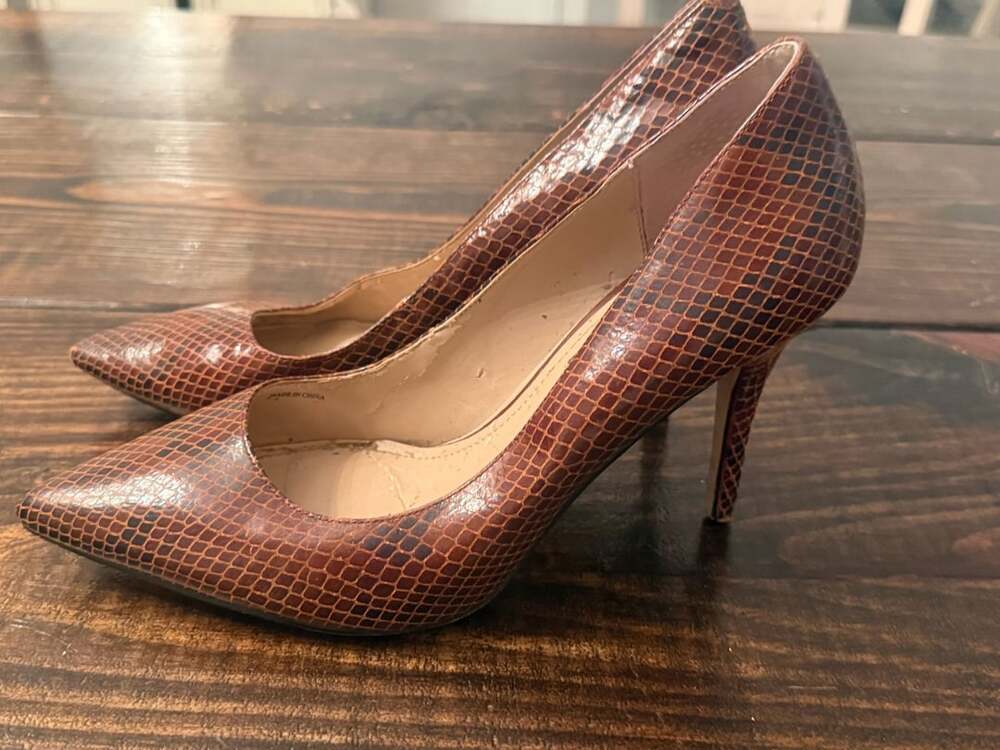 White House Black Market Olivia Whisky Snakeskin Stiletto Pumps Size 8.5M
